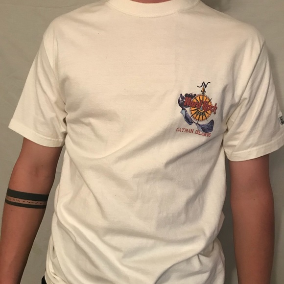 Cayman Islands Hard Rock Cafe tee - Picture 1 of 3